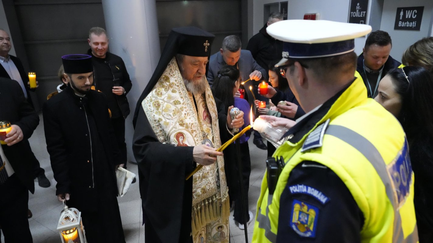 Sfânta Lumină, împărţită sibienilor de Mitropolitul Ardealului 250684