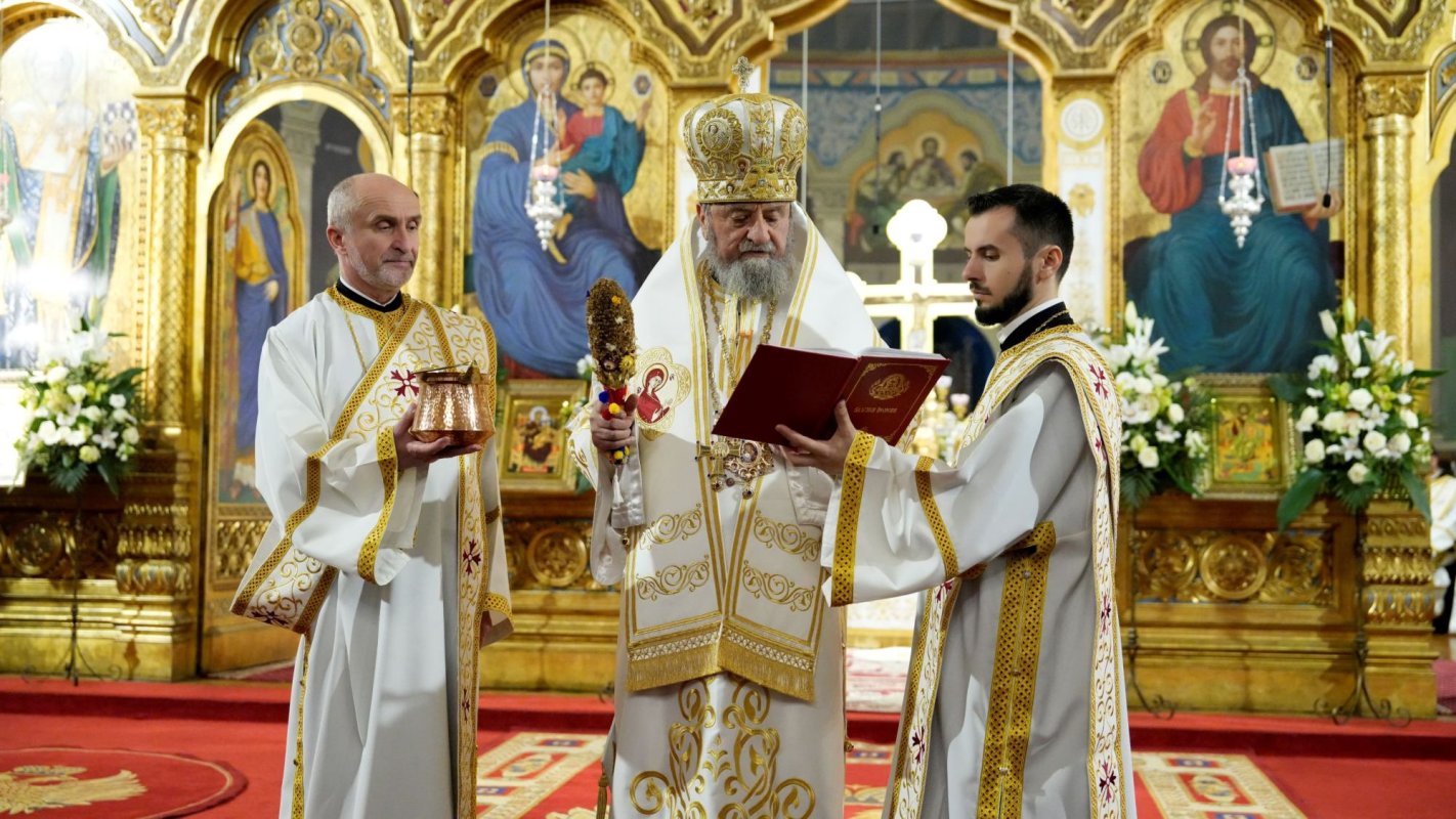 Sfânta Lumină, împărţită sibienilor de Mitropolitul Ardealului 250686