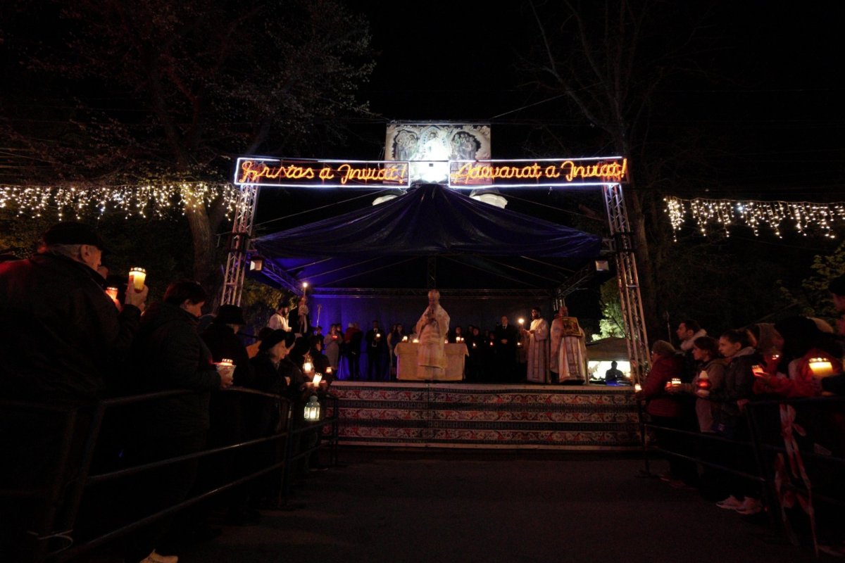 Slujba Învierii Domnului la Catedrala Arhiepiscopală din Galaţi 250701