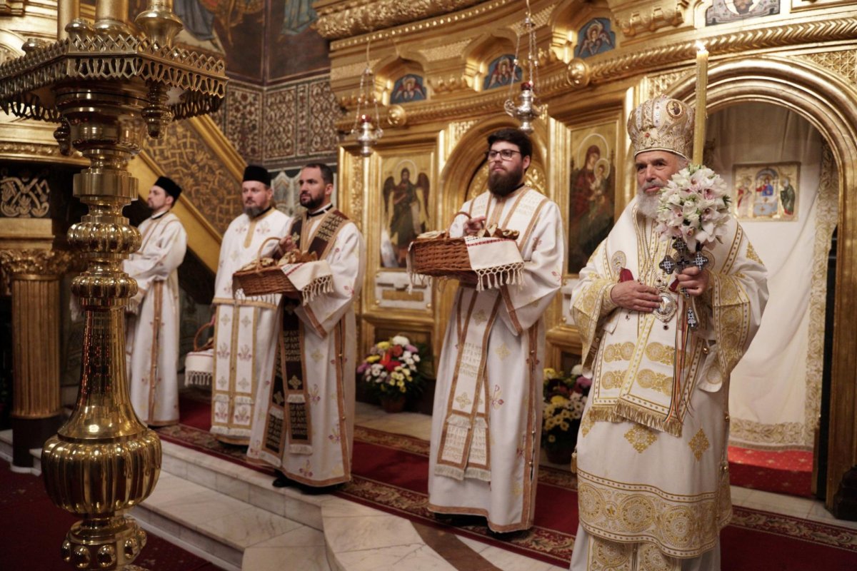 Slujba Învierii Domnului la Catedrala Arhiepiscopală din Galaţi 250714