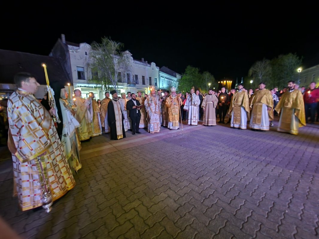 Îndemnul „Veniți să primiți Lumină!” s‑a auzit și în Catedrala Episcopală „Înălțarea Domnului” din Vârșeț 251069