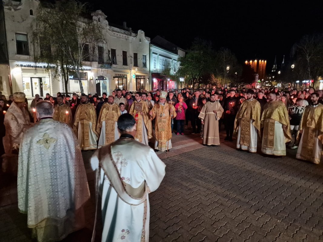 Îndemnul „Veniți să primiți Lumină!” s‑a auzit și în Catedrala Episcopală „Înălțarea Domnului” din Vârșeț 251071