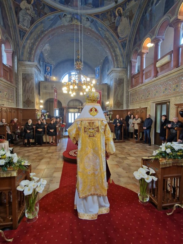 Îndemnul „Veniți să primiți Lumină!” s‑a auzit și în Catedrala Episcopală „Înălțarea Domnului” din Vârșeț 251074