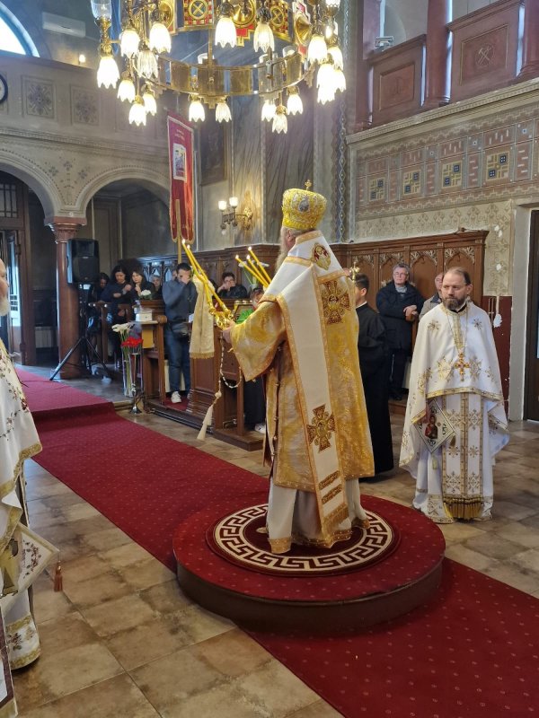 Îndemnul „Veniți să primiți Lumină!” s‑a auzit și în Catedrala Episcopală „Înălțarea Domnului” din Vârșeț 251076