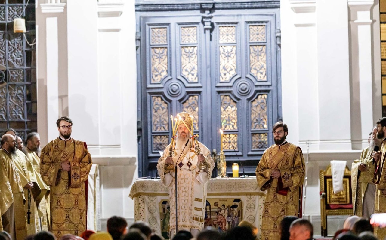Slujirea Mitropolitului Moldovei și Bucovinei de sărbătoarea Învierii 251084