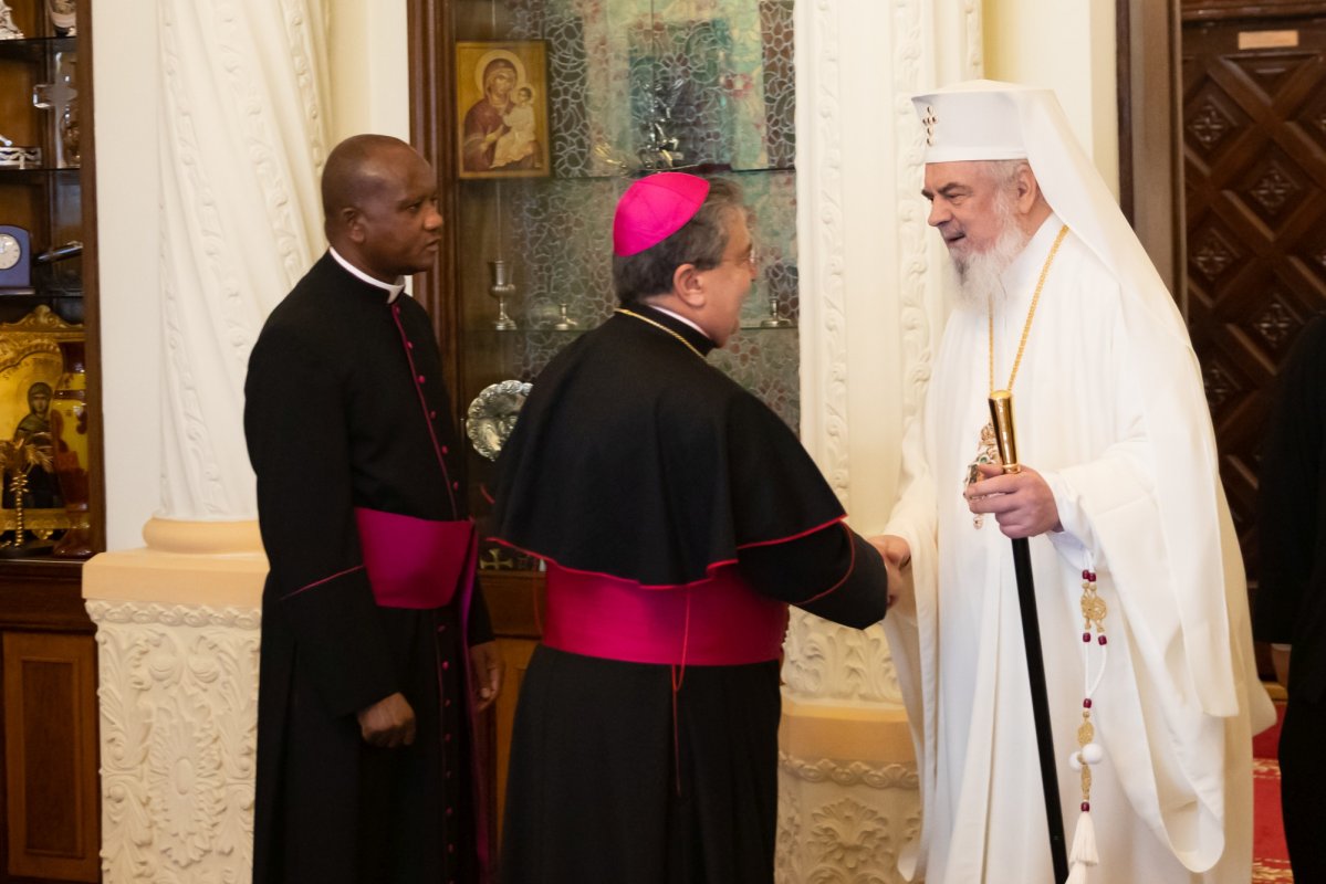 Vizită de rămas-bun a nunțiului apostolic  în România la Reședința Patriarhală 251050