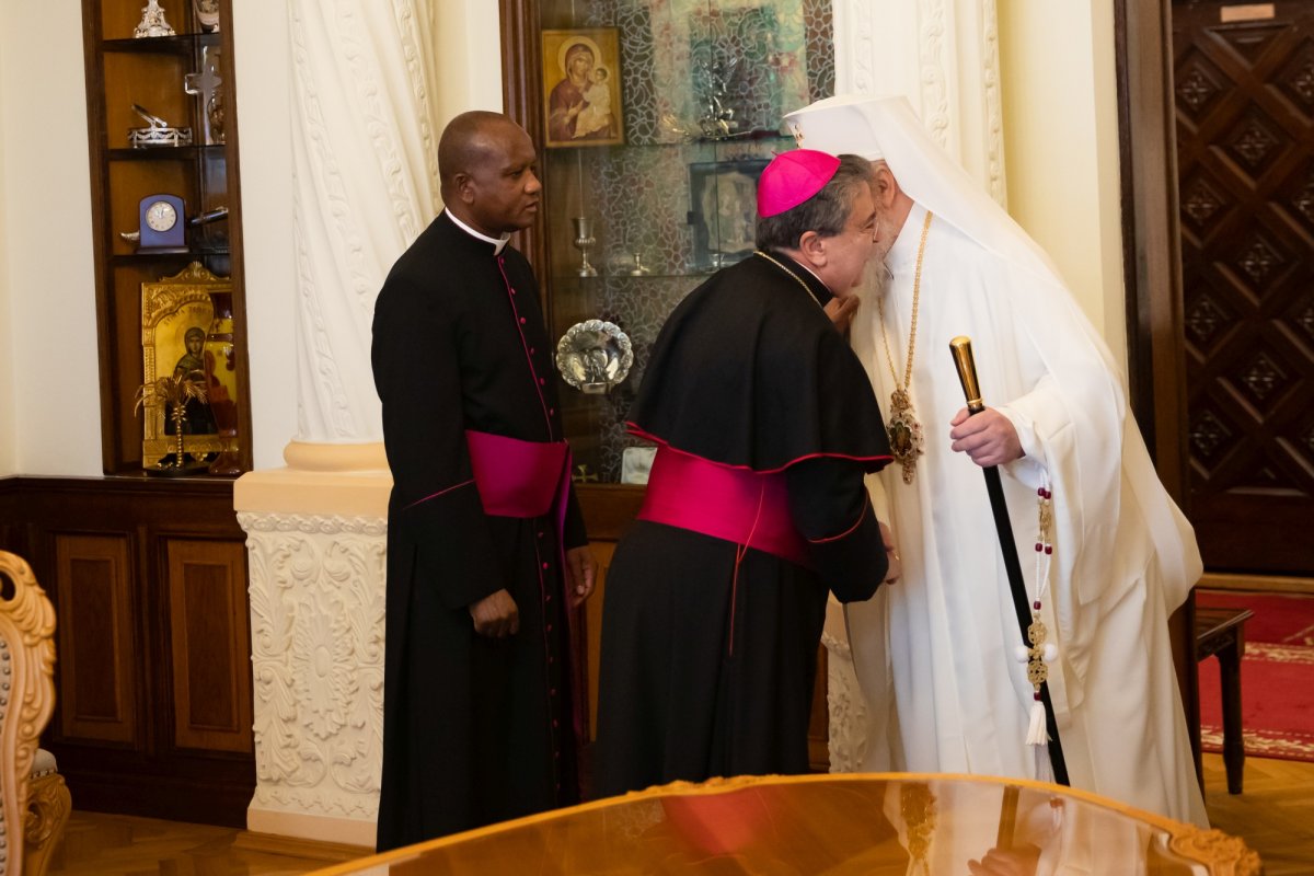 Vizită de rămas-bun a nunțiului apostolic  în România la Reședința Patriarhală 251051
