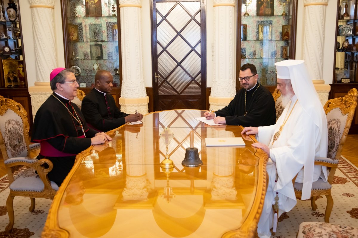 Vizită de rămas-bun a nunțiului apostolic  în România la Reședința Patriarhală 251053