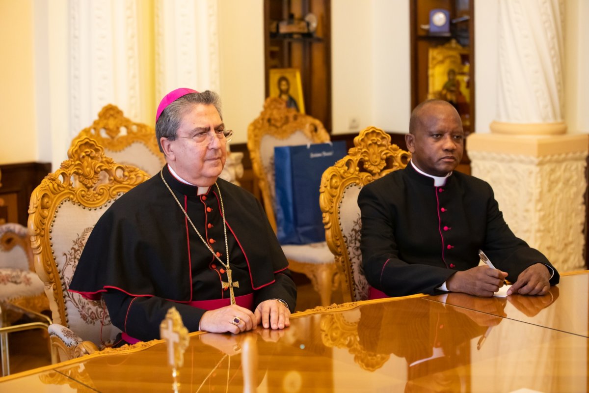 Vizită de rămas-bun a nunțiului apostolic  în România la Reședința Patriarhală 251056