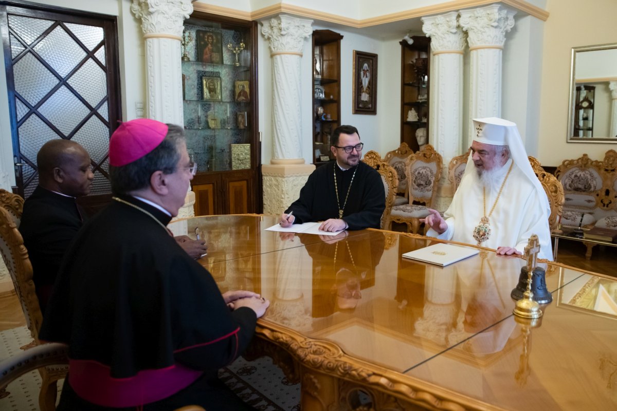 Vizită de rămas-bun a nunțiului apostolic  în România la Reședința Patriarhală 251060