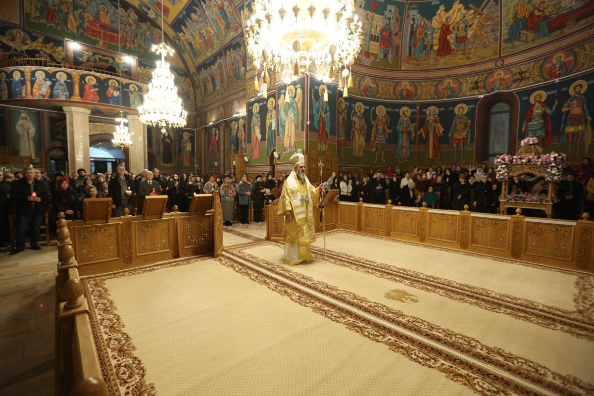 Sărbătoarea Învierii Domnului în eparhii din Muntenia și Dobrogea 251529