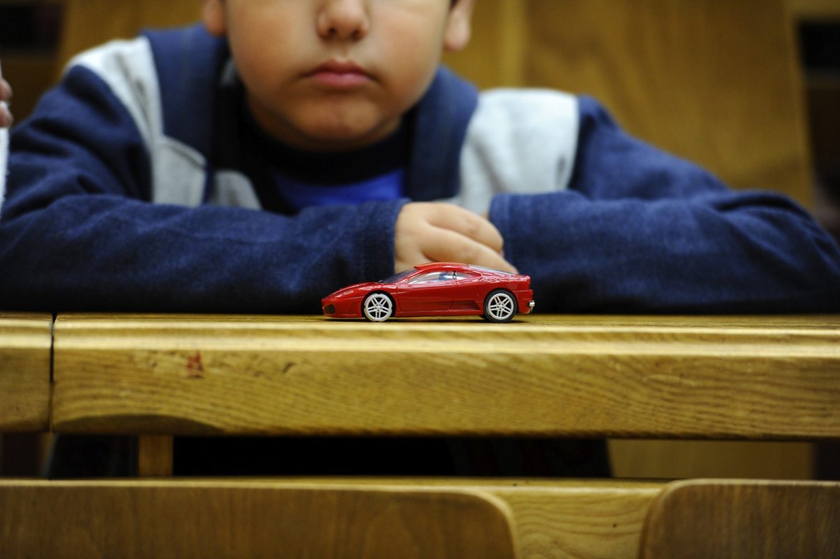 Mii de copii lipsiți de supravegherea și afecțiunea părinților 251547