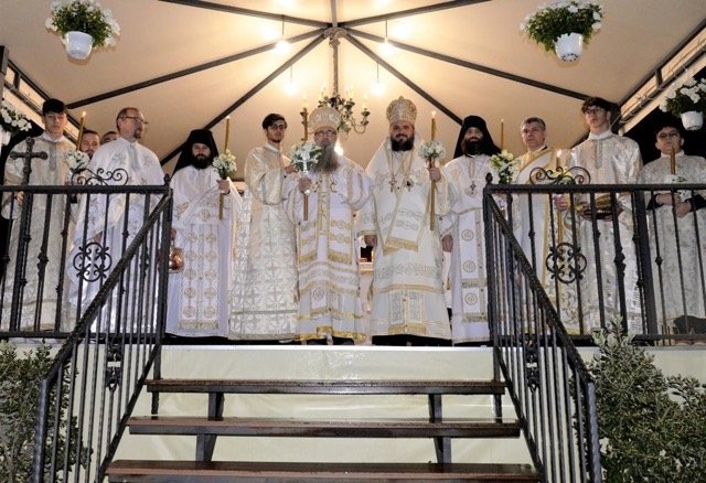 Prăznuirea Învierii Domnului în eparhiile româneşti din diasporă 251610