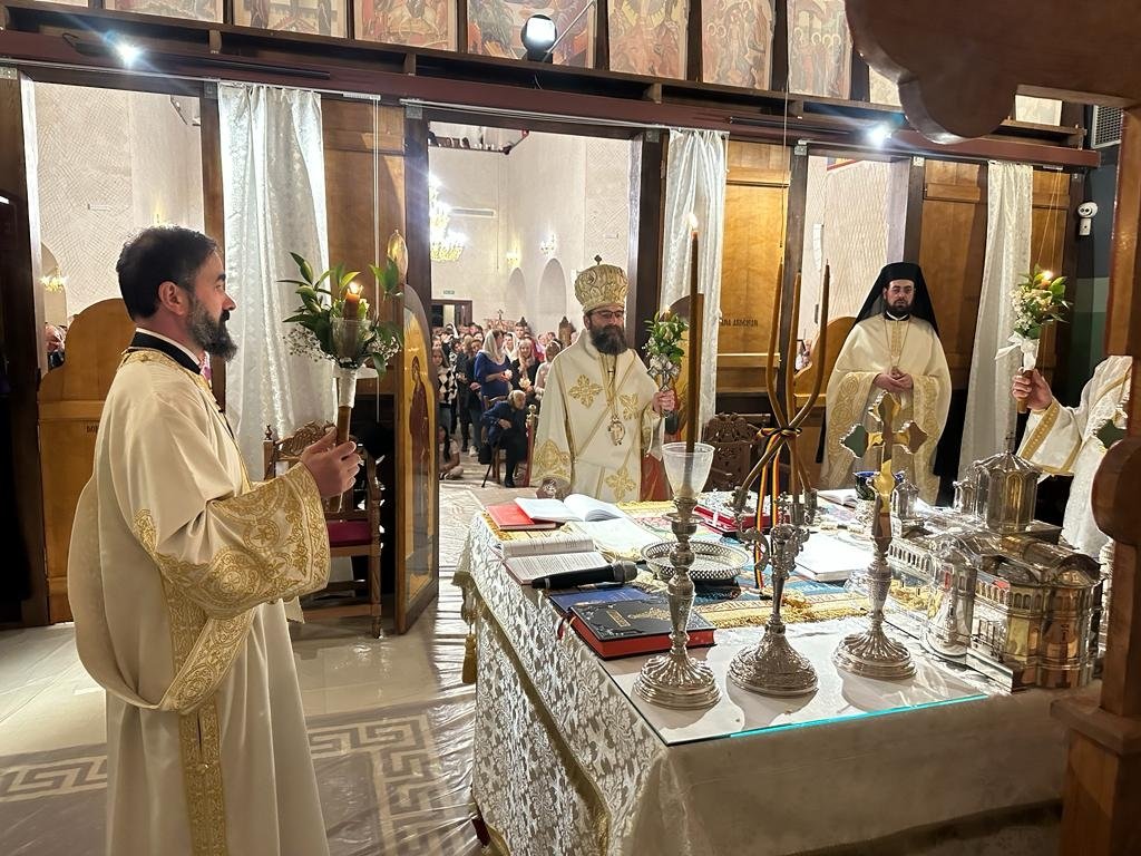 Prăznuirea Învierii Domnului în eparhiile româneşti din diasporă 251614