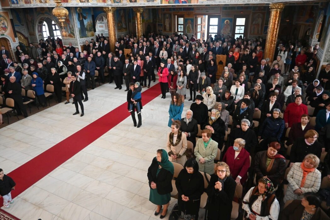 „Să împlinim poruncile lui Dumnezeu, ferindu-ne de păcat” 251599