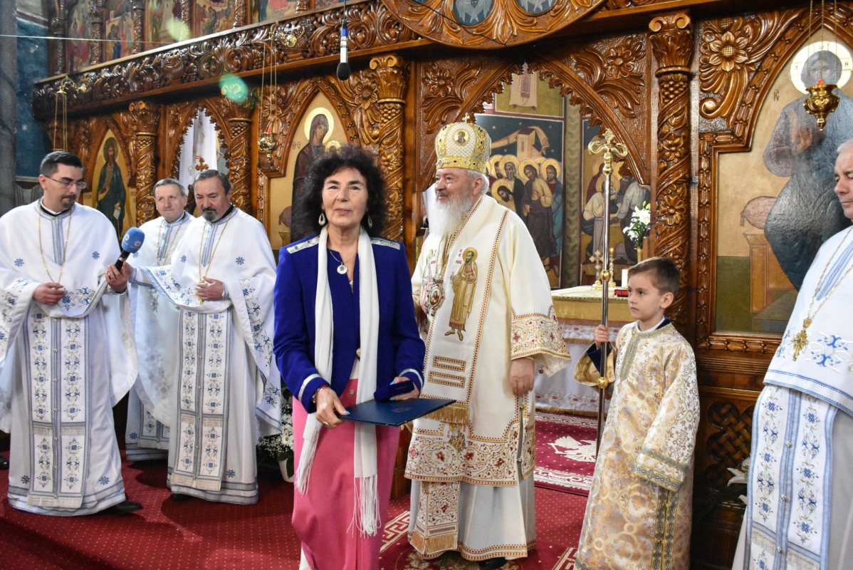 Binecuvântare arhierească pentru bistriţeni 251658