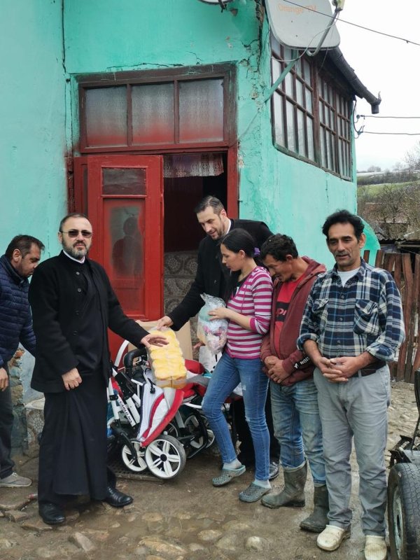 Daruri pentru bătrânii și familiile nevoiașe din Bărcut, județul Brașov 251694