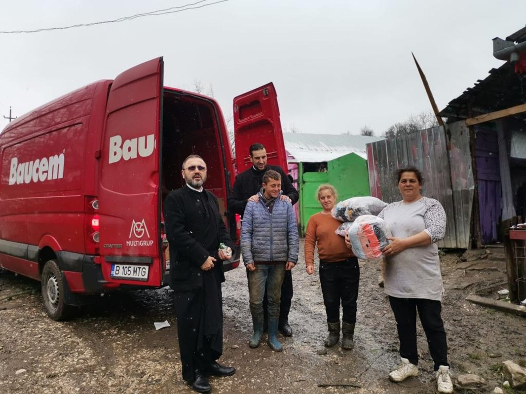 Daruri pentru bătrânii și familiile nevoiașe din Bărcut, județul Brașov 251696