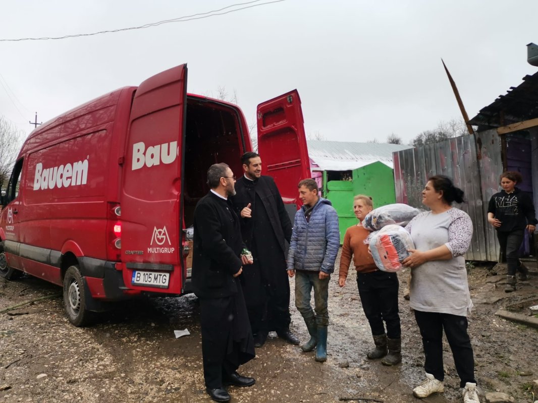 Daruri pentru bătrânii și familiile nevoiașe din Bărcut, județul Brașov 251704