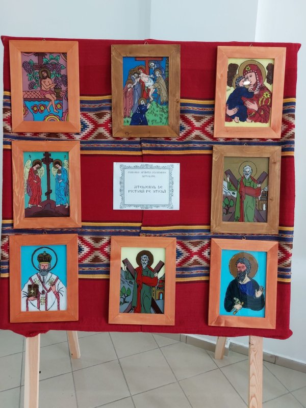 Expoziție de icoane pe sticlă la Săcele, județul Brașov 251686