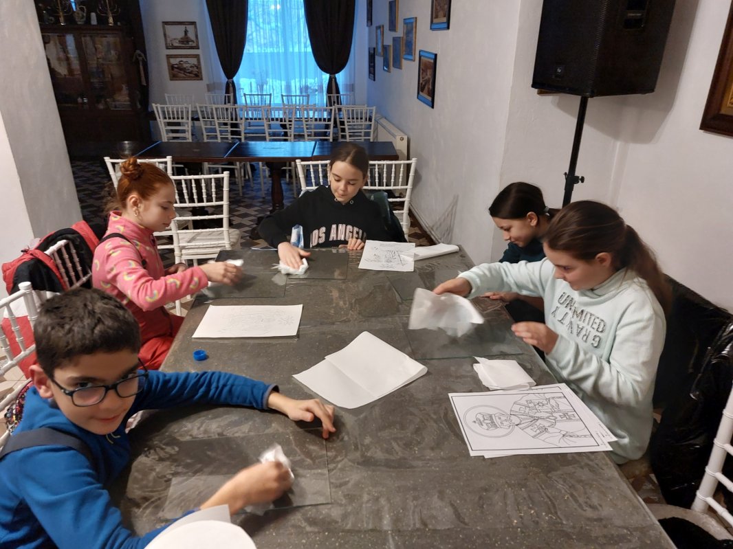 Expoziție de icoane pe sticlă la Săcele, județul Brașov 251690