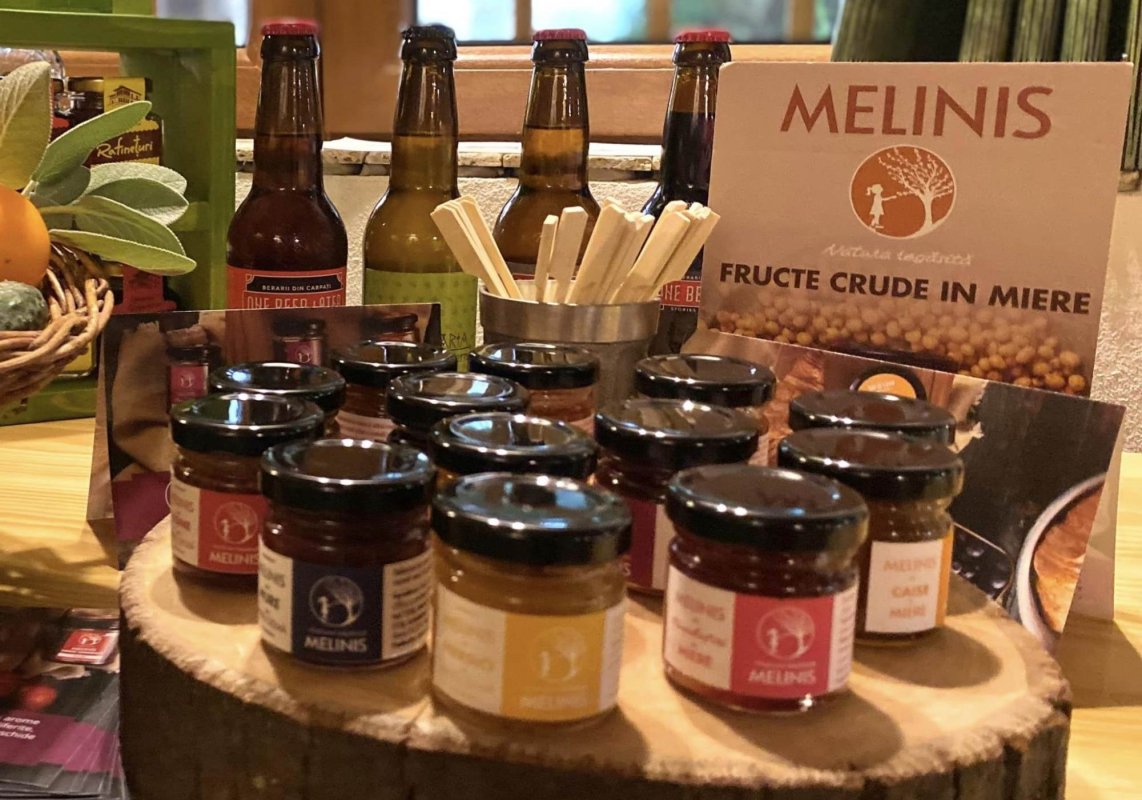 Târg pe drumul spre Vulcanii Noroioși 251768