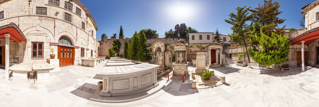 Izvorul Tămăduirii. O istorisire, o biserică, o sărbătoare 250459