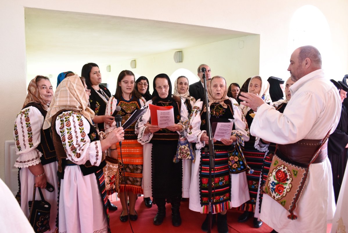Sărbătoare la Mănăstirea Salva, judeţul Bistriţa‑Năsăud 251954