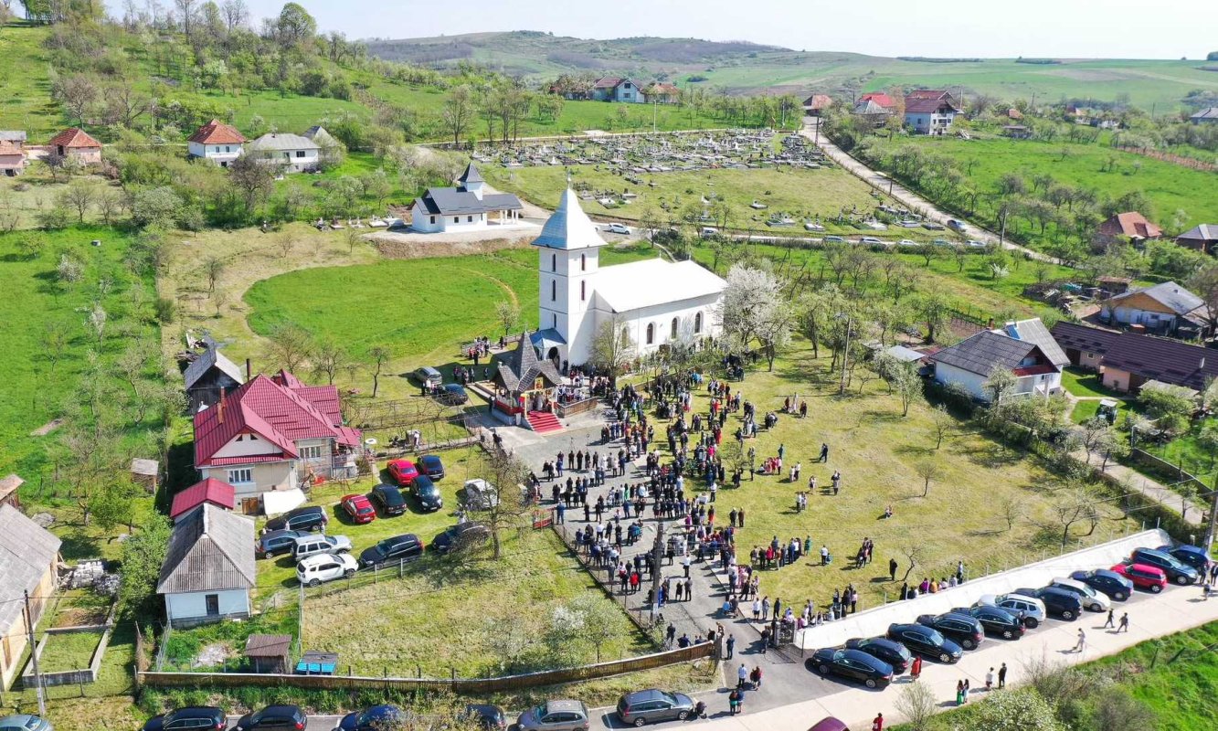 Sărbătoare la Biserica „Sfântul Apostol Toma” din Oarța de Sus, Maramureş 252008