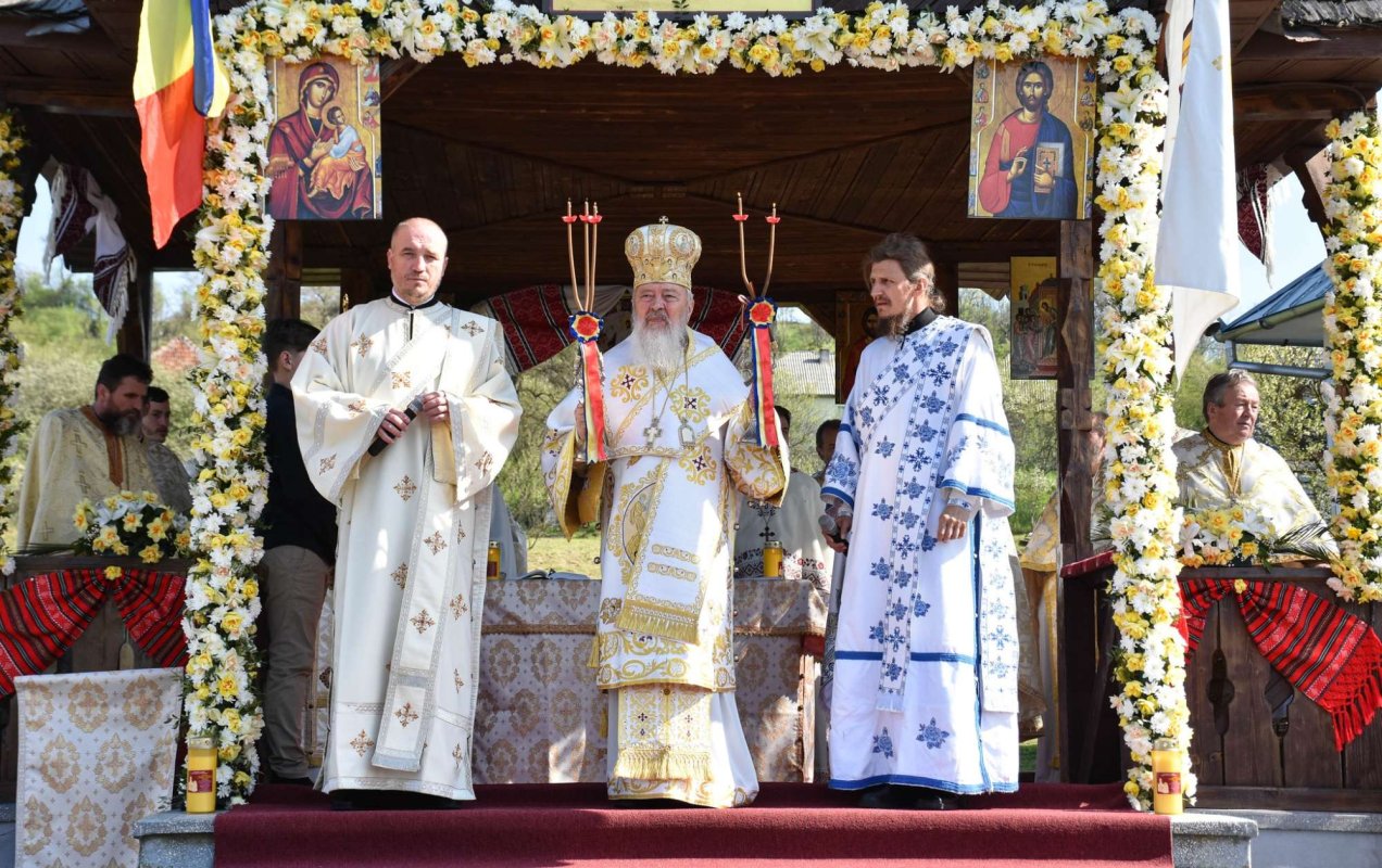 Sărbătoare la Biserica „Sfântul Apostol Toma” din Oarța de Sus, Maramureş 252012