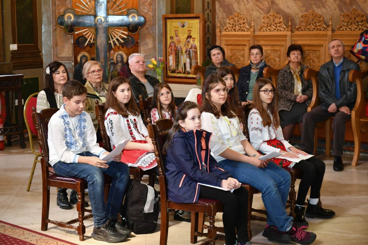 „Dialogul vârstelor în lumina credinţei” continuă la Biserica Zlătari din Capitală  252122