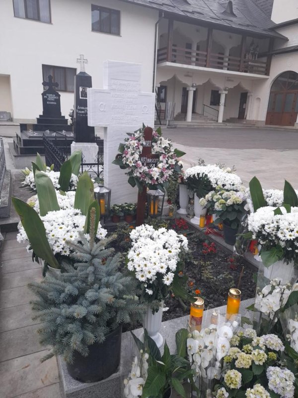 Lumină pascală, rugăciune și comemorare 252058