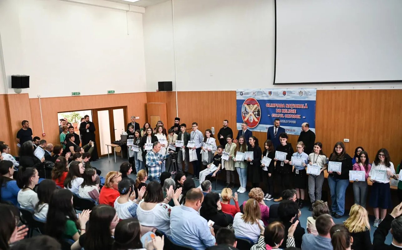 Premii pentru elevii câştigători ai Olimpiadei Naţionale de Religie Ortodoxă, la Deva 252093