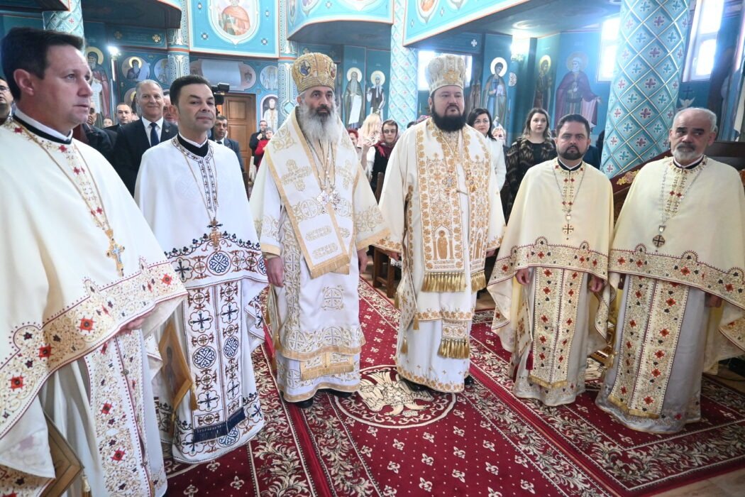 Sărbătoare la Biserica „Sfântul Apostol Toma” și „Sfântul Ierarh Nicolae” din Zalău 252113