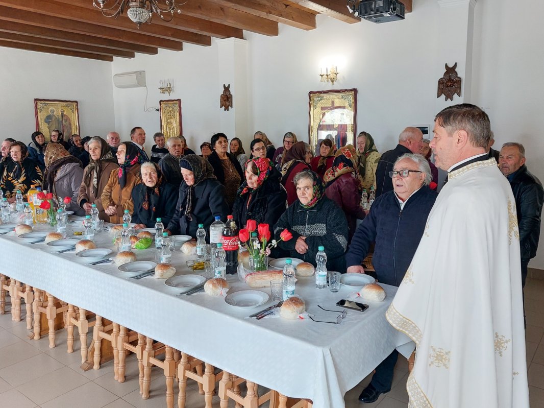 Activitate filantropică pentru bătrânii dintr-o parohie vrânceană 252247
