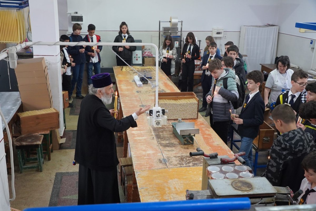 40 de elevi seminariști au vizitat Centrul eparhial din Galați 252337