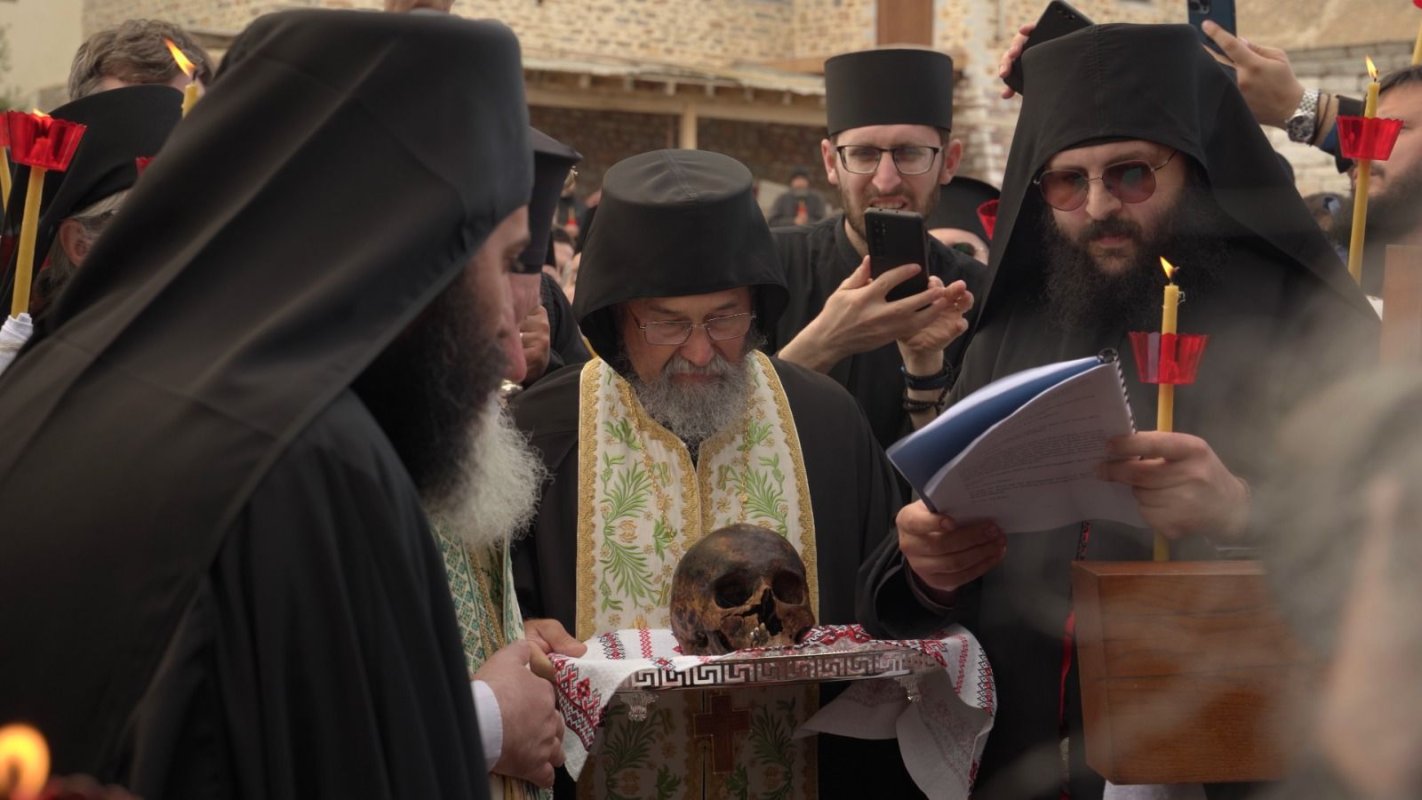 Deshumarea osemintelor părintelui Petroniu Tănase de la Schitul Prodromu 252344