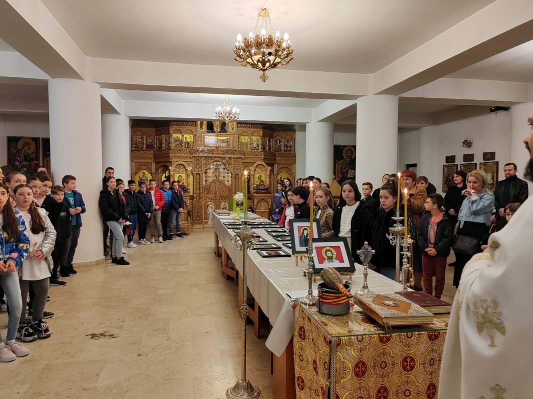 Premierea câștigătorilor concursului „Cu Dumnezeu în vers și slovă” în București 252688