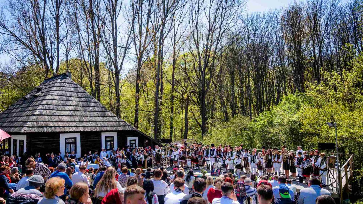 Întâlnire a membrilor din centrele de tineret ale Arhiepiscopiei Sucevei și Rădăuților 252763