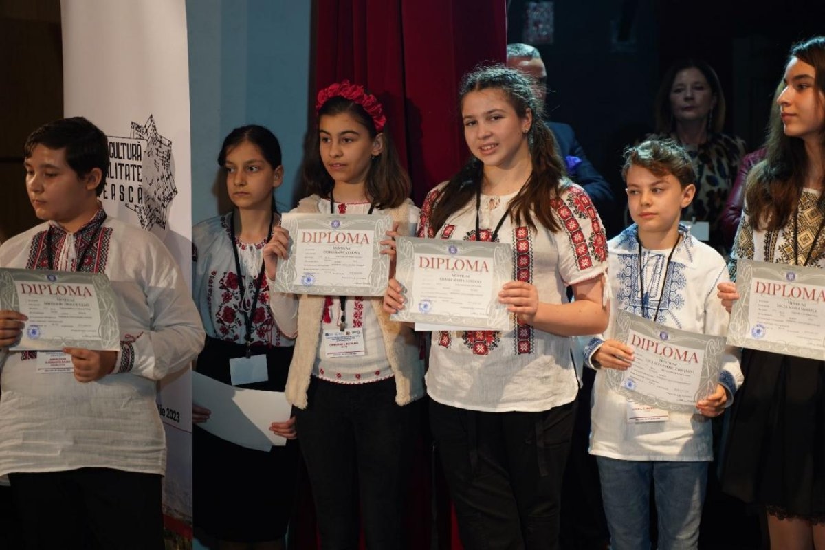 Premierea olimpicilor la cultură și spiritualitate românească 252778