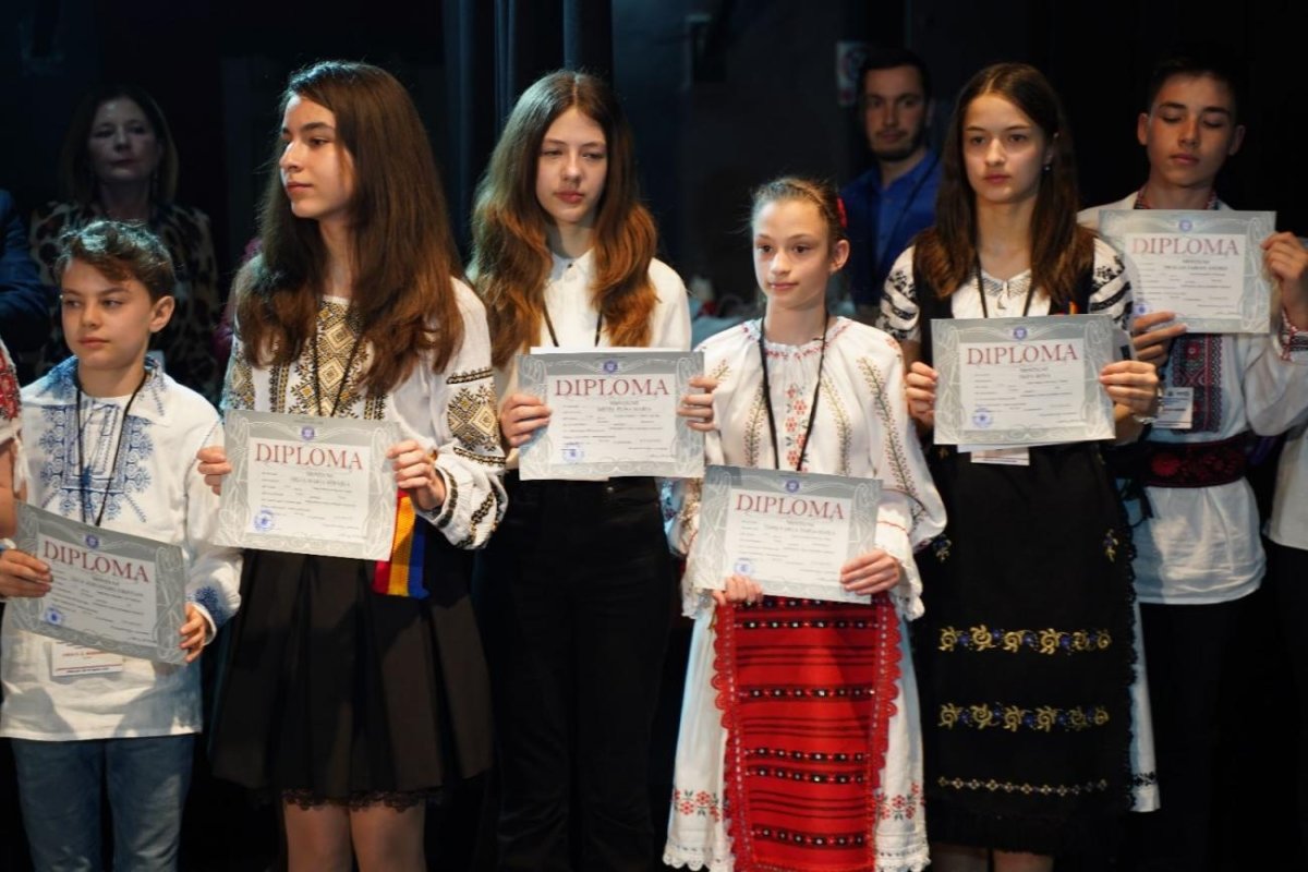 Premierea olimpicilor la cultură și spiritualitate românească 252779