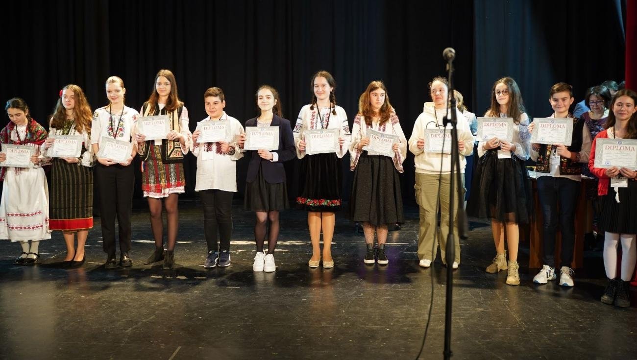 Premierea olimpicilor la cultură și spiritualitate românească 252780