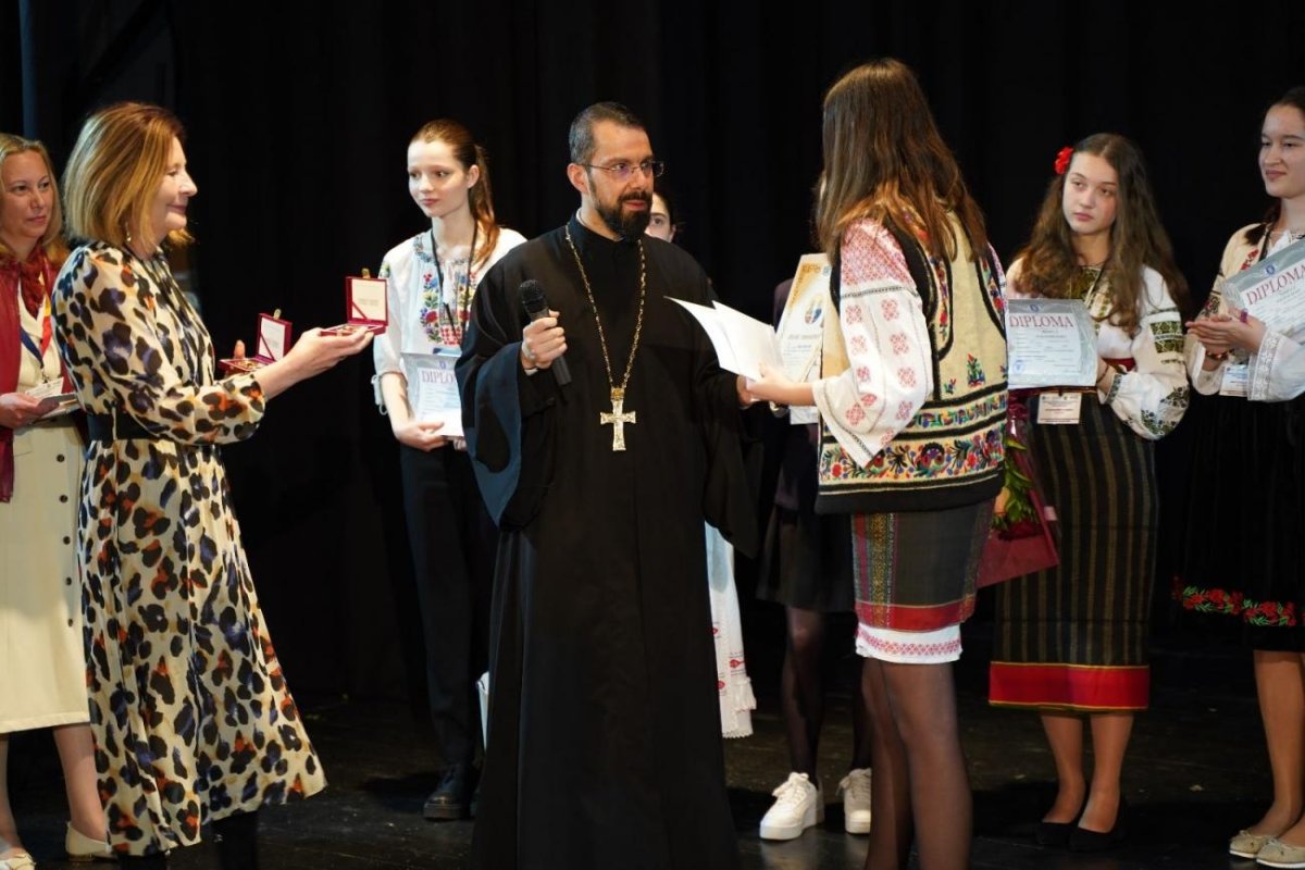 Premierea olimpicilor la cultură și spiritualitate românească 252782