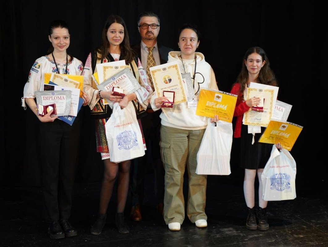 Premierea olimpicilor la cultură și spiritualitate românească 252786