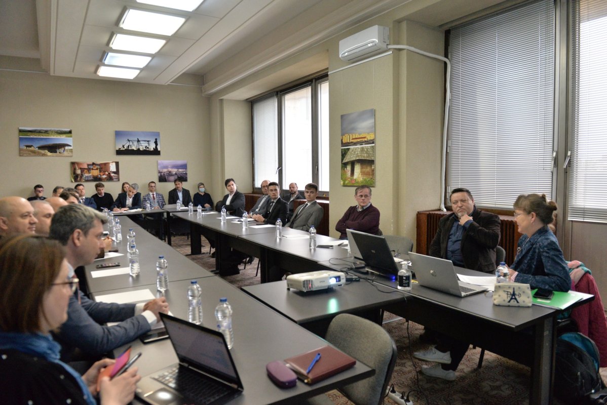 Masă rotundă despre înțelegerea fenomenelor sociale contemporane 253069