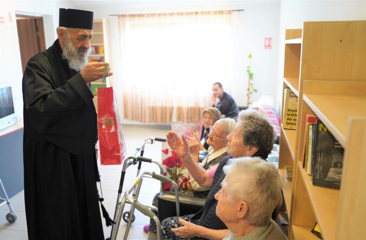 Vizită pastorală la Aşezământul social „Acoperământul  Maicii Domnului” din Unirea, judeţul Alba 253051