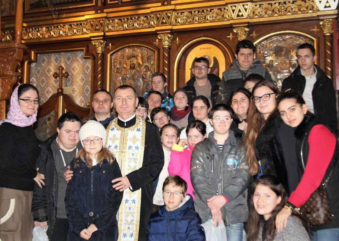 „Semnul de la Dumnezeu că trebuie să ne tratăm unii pe ceilalți cu mai multă iubire” 253081