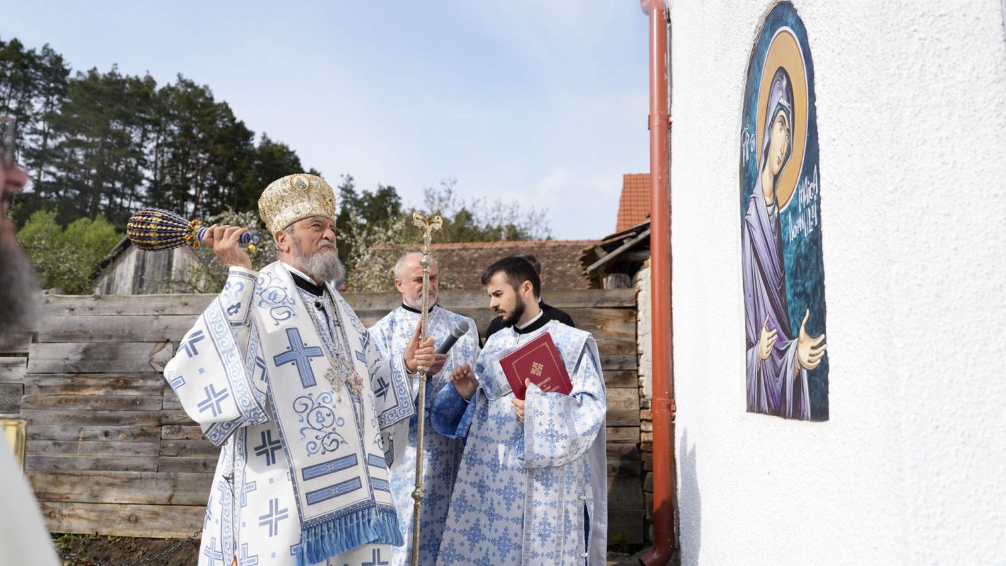 Binecuvântare arhierească la biserica din Viscri, judeţul Braşov 253343