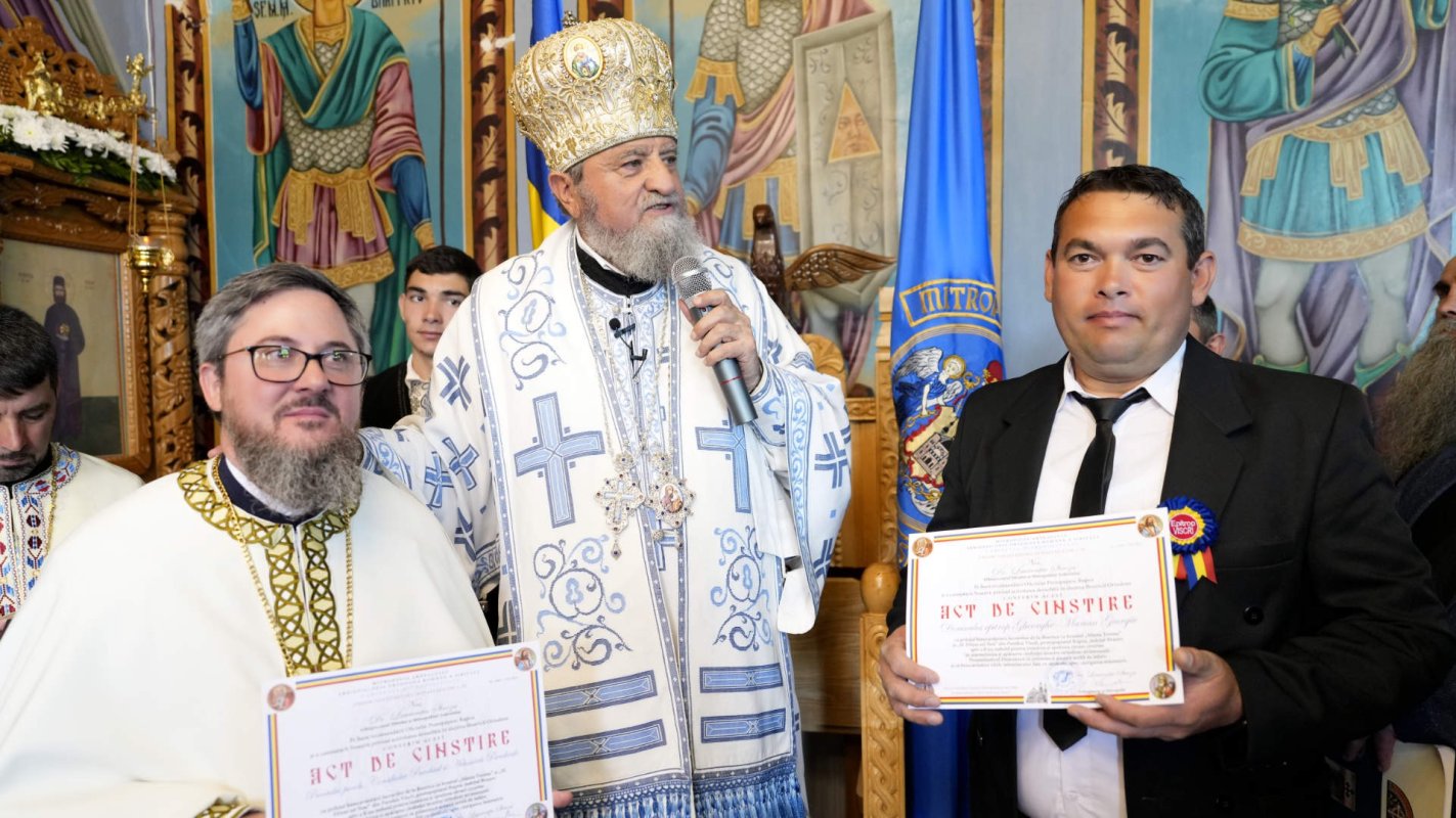 Binecuvântare arhierească la biserica din Viscri, judeţul Braşov 253351