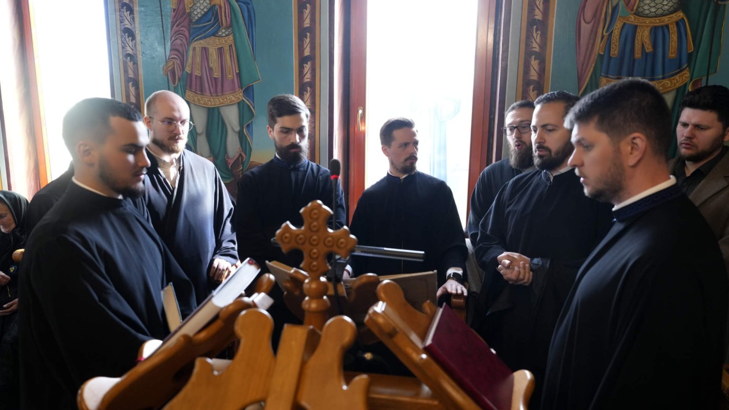 Binecuvântare arhierească la biserica din Viscri, judeţul Braşov 253354